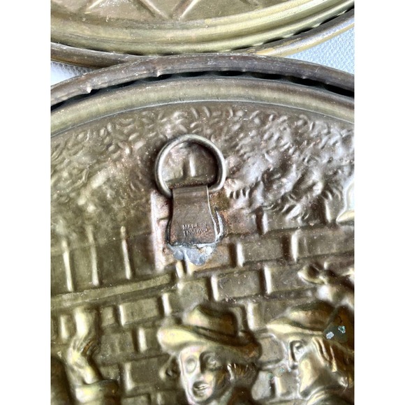 Vintage Peerage Brass Wall Hangings, Made In England, Set Of 2 - Picture 5 of 10